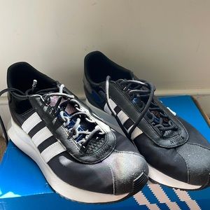 Adidas tennis shoes